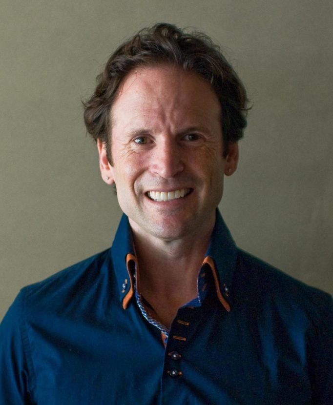 アーロン・ロス（出典：https://www.wsb.com/wp-content/uploads/2022/08/Aaron-Ross-Speaker-HS-08082022-682x830.jpg?bust=90fed51bcc8f96baf0c88a7ed）